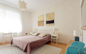 Large Two Bedroom Family App - Free Parking