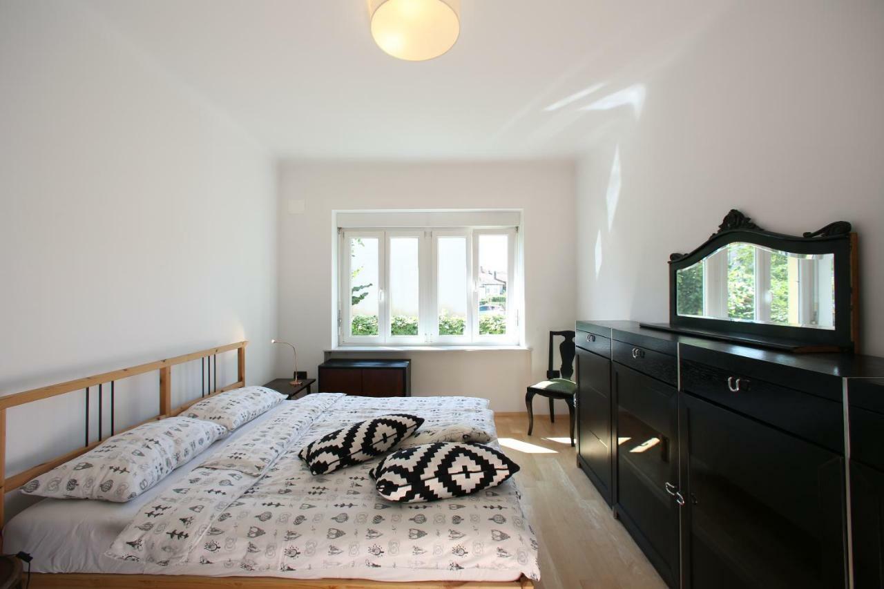 Large Two Bedroom Family App - Free Parking Liubliana Exterior foto